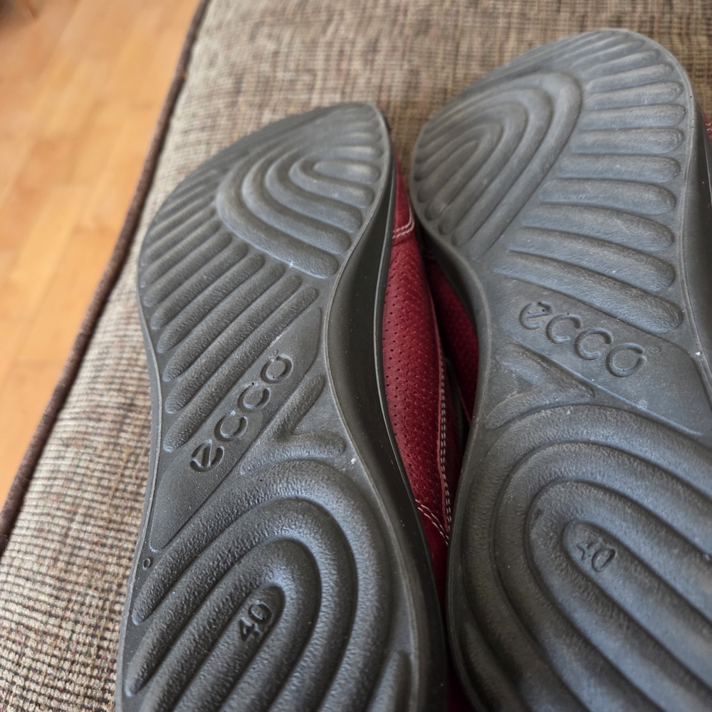 Ecco Women's Red Leather Flats - Picture 6 of 6